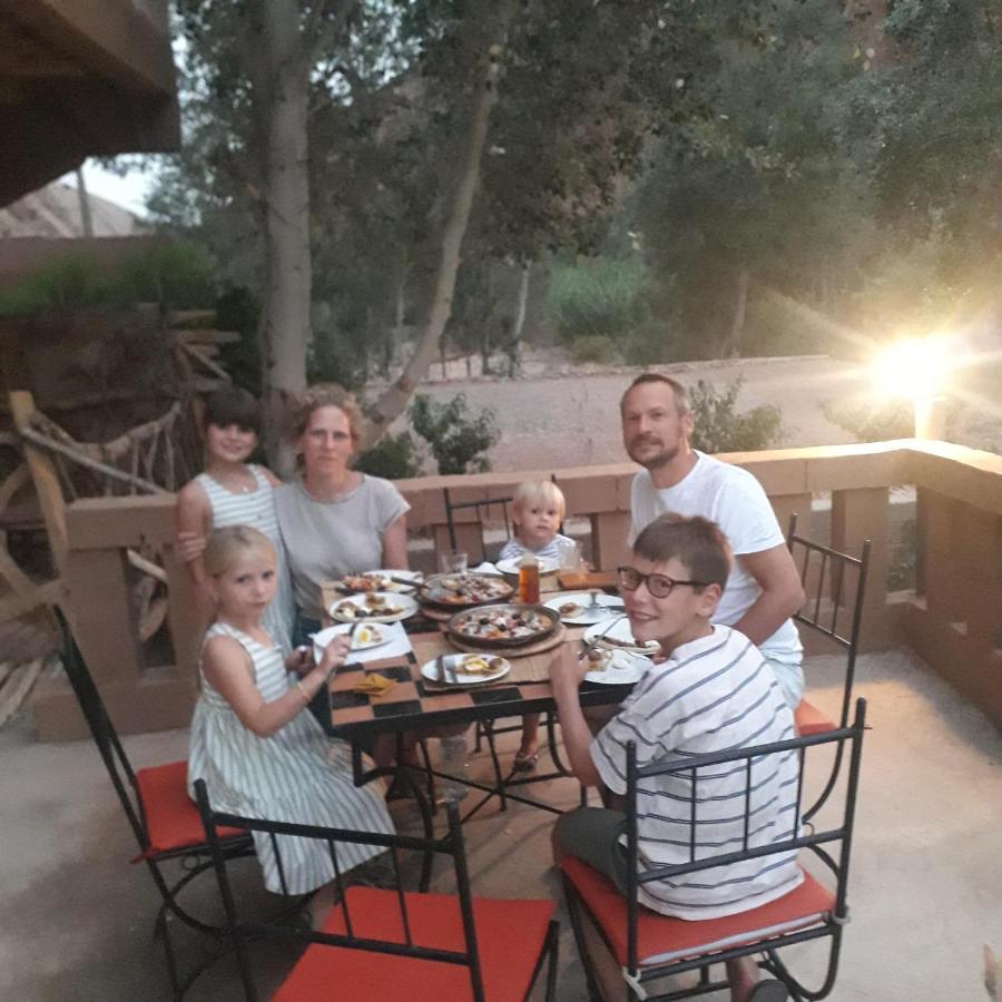 Riad Pizzeria Marhaba Akhendachou n'Ait Ouffi ภายนอก รูปภาพ