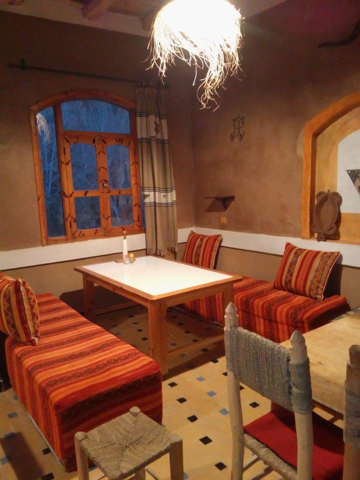 Riad Pizzeria Marhaba Akhendachou n'Ait Ouffi ภายนอก รูปภาพ